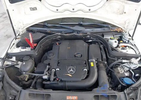 2012 Mercedes-Benz C 250 Luxury/Sport z USA, uszkodzony, nr VIN WDDGF4HB3CR194863